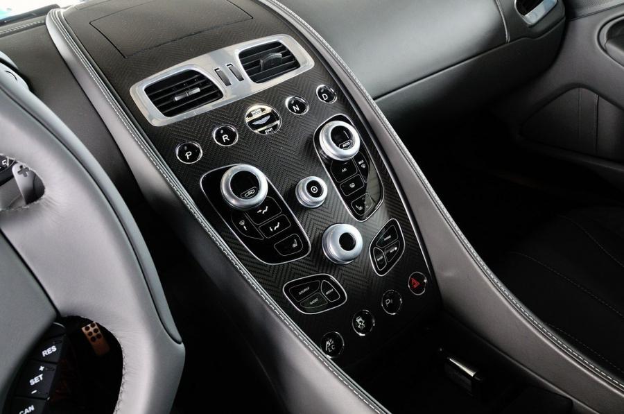 Детали интерьера Aston Martin Vanquish 2012 года  (NA) (фото 71 из 182)